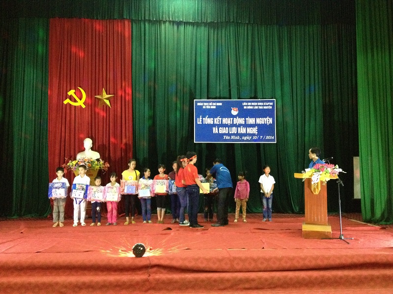 Trao giải cuộc thi vẽ tranh thiếu nhi với chủ đề Thiếu nhi với biển đảo quê hương