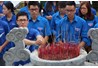 Đoàn sinh viên tình nguyện trường Đại học Nông Lâm tổ chức lễ dâng hương tại Đền thờ Bác Hồ - Pác Bó Cao Bằng