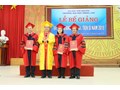 Trao bằng cho 03 Tiến sỹ và 413 Thạc sỹ