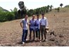 Đại diện tổ chức CIAT thăm hiện trường thí nghiệm phân bón cho cây Sắn tại Yên Bái